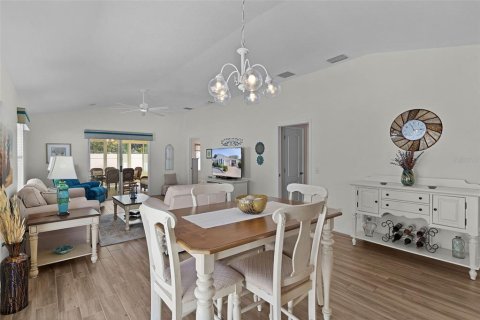 House in The Villages, Florida 2 bedrooms, 130.06 sq.m. № 1910899 - photo 12
