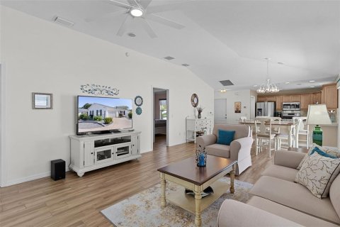 House in The Villages, Florida 2 bedrooms, 130.06 sq.m. № 1910899 - photo 6