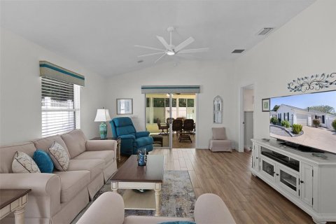 House in The Villages, Florida 2 bedrooms, 130.06 sq.m. № 1910899 - photo 10
