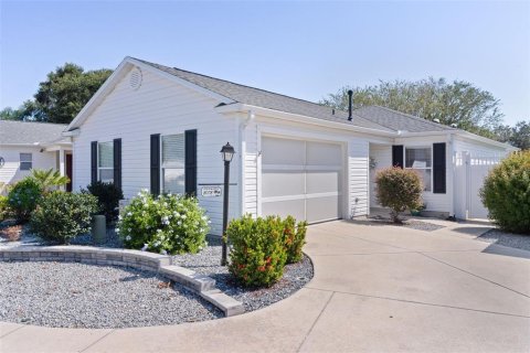 House in The Villages, Florida 2 bedrooms, 130.06 sq.m. № 1910899 - photo 1