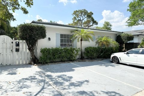 Villa ou maison à louer à Fort Lauderdale, Floride: 2 chambres, 176.89 m2 № 1971282 - photo 12