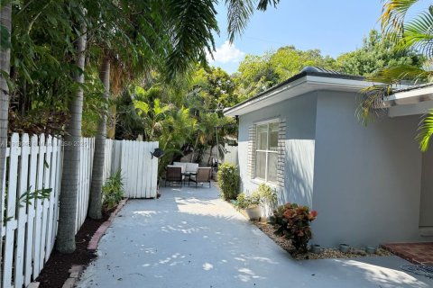 Villa ou maison à louer à Fort Lauderdale, Floride: 2 chambres, 176.89 m2 № 1971282 - photo 10