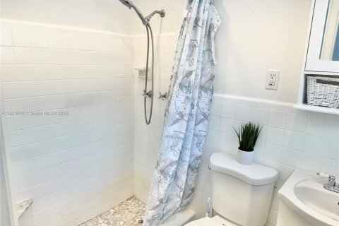 Villa ou maison à louer à Fort Lauderdale, Floride: 2 chambres, 176.89 m2 № 1971282 - photo 6