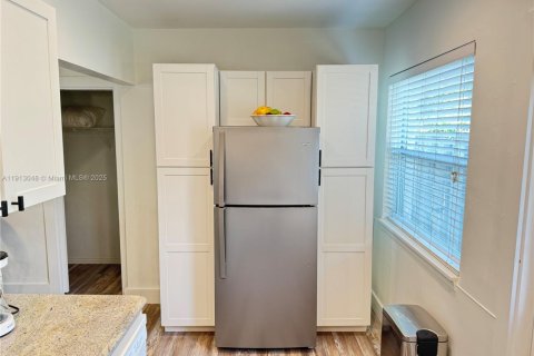 Villa ou maison à louer à Fort Lauderdale, Floride: 2 chambres, 176.89 m2 № 1971282 - photo 2