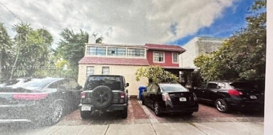 Propiedad comercial en Miami, Florida 342.53 m2 № 2032918