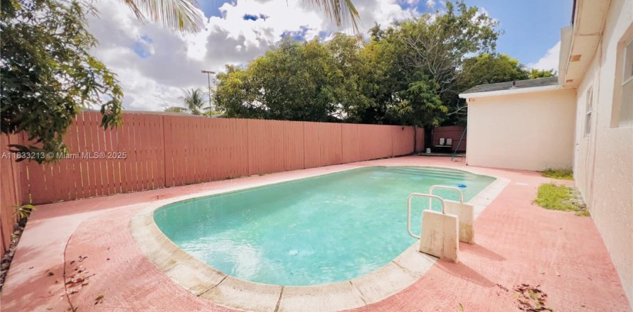 Villa ou maison à Margate, Floride 4 chambres, 213.77 m2 № 1811344