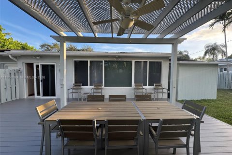 House in Miami Springs, Florida 3 bedrooms, 163.69 sq.m. № 2027606 - photo 25