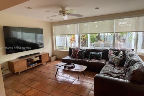 House in Miami Springs, Florida 3 bedrooms, 163.69 sq.m. № 2027606 - photo 14