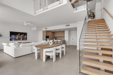 Condominio en alquiler en Miami, Florida, 3 dormitorios, 212.65 m2 № 1986266 - foto 4