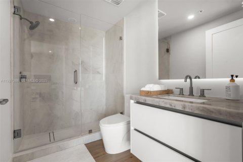 Condominio en alquiler en Miami, Florida, 3 dormitorios, 212.65 m2 № 1986266 - foto 27