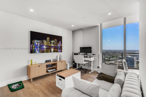 Condominio en alquiler en Miami, Florida, 3 dormitorios, 212.65 m2 № 1986266 - foto 24