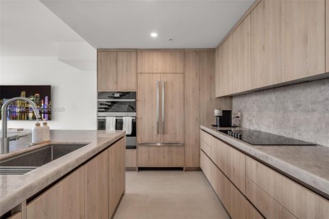 Condominio en alquiler en Miami, Florida, 3 dormitorios, 212.65 m2 № 1986266 - foto 10