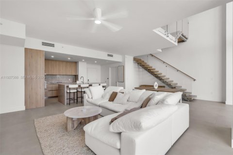Condominio en alquiler en Miami, Florida, 3 dormitorios, 212.65 m2 № 1986266 - foto 5