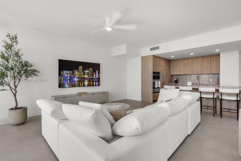 Condominio en alquiler en Miami, Florida, 3 dormitorios, 212.65 m2 № 1986266 - foto 11