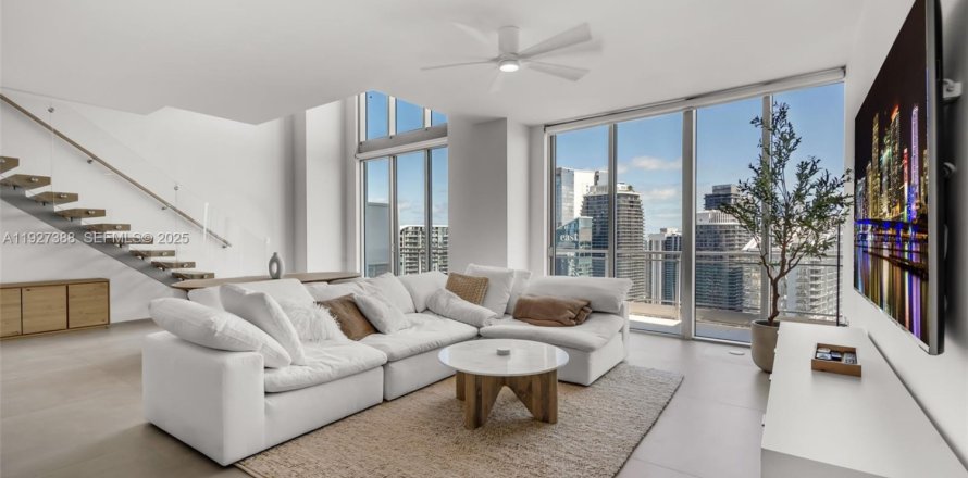 Condominio en Miami, Florida, 3 dormitorios № 1986266