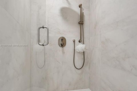 Condominio en alquiler en Miami, Florida, 3 dormitorios, 212.65 m2 № 1986266 - foto 23