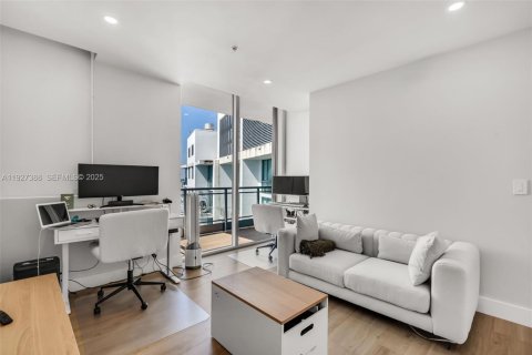 Condominio en alquiler en Miami, Florida, 3 dormitorios, 212.65 m2 № 1986266 - foto 25