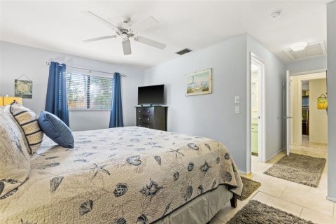House in Palm Harbor, Florida 3 bedrooms, 186.18 sq.m. № 1640277 - photo 6