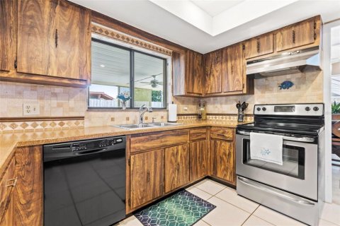 House in Palm Harbor, Florida 3 bedrooms, 186.18 sq.m. № 1640277 - photo 19