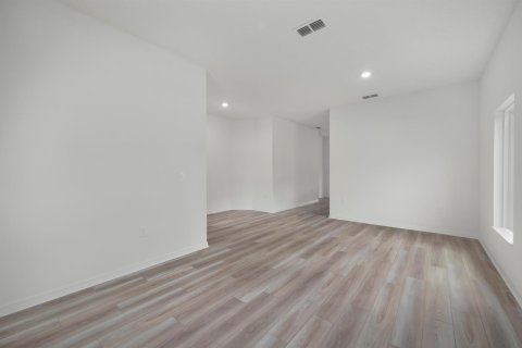 House in Vero Beach, Florida 4 bedrooms, 171.96 sq.m. № 2245375 - photo 5