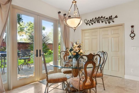 House in Winter Garden, Florida 3 bedrooms, 249.35 sq.m. № 2322724 - photo 9