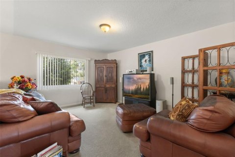 House in Winter Garden, Florida 3 bedrooms, 249.35 sq.m. № 2322724 - photo 24