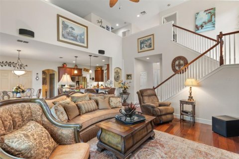 House in Winter Garden, Florida 3 bedrooms, 249.35 sq.m. № 2322724 - photo 8