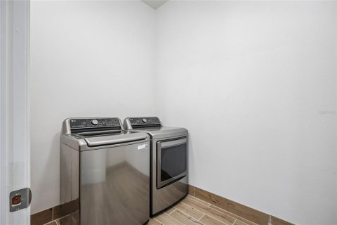Casa en venta en Tampa, Florida, 4 dormitorios, 292.08 m2 № 2377886 - foto 18