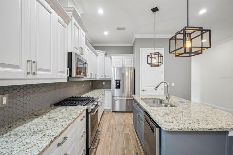 Casa en venta en Tampa, Florida, 4 dormitorios, 292.08 m2 № 2377886 - foto 2