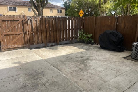 Снять в аренду кондоминиум в Майами, Флорида 2 спальни, 92.9м2, № 1975590 - фото 2