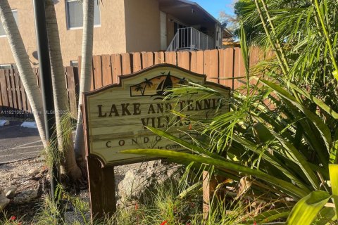 Кондоминиум с 2 спальнями в Майами, Флорида № 1975590