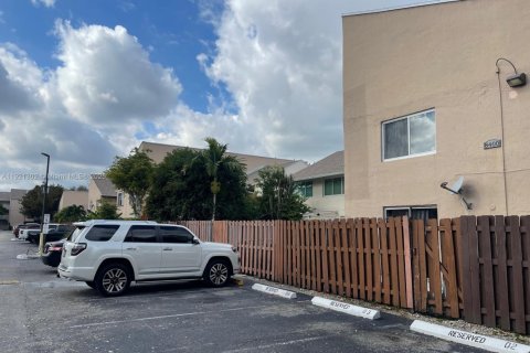 Снять в аренду кондоминиум в Майами, Флорида 2 спальни, 92.9м2, № 1975590 - фото 18