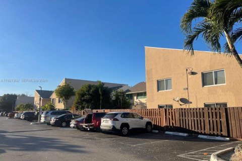 Снять в аренду кондоминиум в Майами, Флорида 2 спальни, 92.9м2, № 1975590 - фото 25