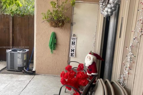 Снять в аренду кондоминиум в Майами, Флорида 2 спальни, 92.9м2, № 1975590 - фото 3