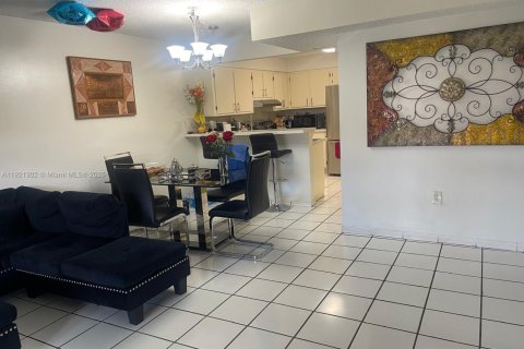 Снять в аренду кондоминиум в Майами, Флорида 2 спальни, 92.9м2, № 1975590 - фото 4