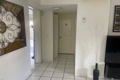 Снять в аренду кондоминиум в Майами, Флорида 2 спальни, 92.9м2, № 1975590 - фото 5