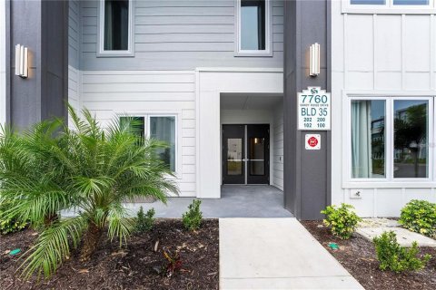 Condo in Four Corners, Florida, 5 bedrooms  № 2104322 - photo 2