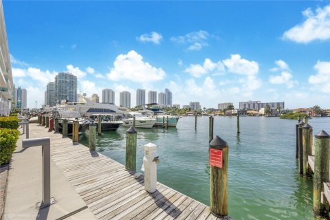 Copropriété à vendre à Sunny Isles Beach, Floride: 3 chambres, 158.4 m2 № 1481244 - photo 18