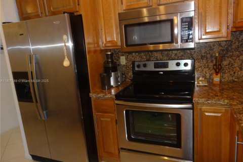 Condo in Hallandale Beach, Florida, 1 bedroom  № 1963828 - photo 14