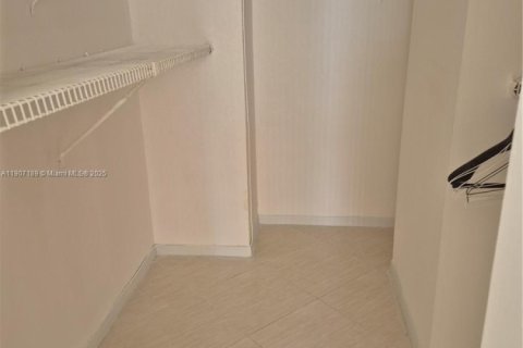 Condo in Hallandale Beach, Florida, 1 bedroom  № 1963828 - photo 26