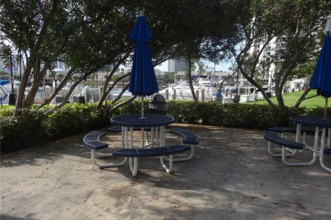 Condo in Hallandale Beach, Florida, 1 bedroom  № 1963828 - photo 8