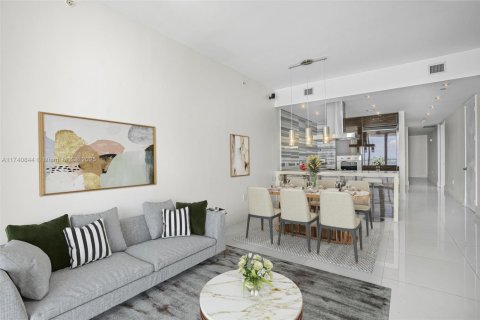 Condo in Miami, Florida, 2 bedrooms  № 1489381 - photo 11