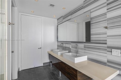 Condo in Miami, Florida, 2 bedrooms  № 1489381 - photo 21