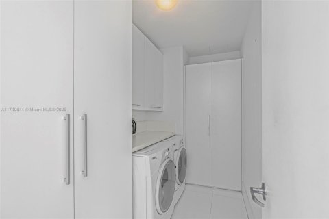 Condo in Miami, Florida, 2 bedrooms  № 1489381 - photo 28