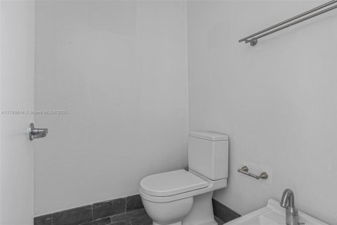 Condo in Miami, Florida, 2 bedrooms  № 1489381 - photo 22