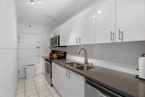 Copropriété à louer à Miami Beach, Floride: 47.84 m2 № 1852081 - photo 8