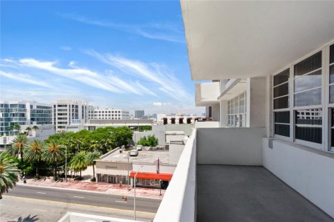 Copropriété à louer à Miami Beach, Floride: 47.84 m2 № 1852081 - photo 1