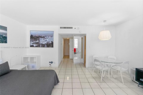 Copropriété à louer à Miami Beach, Floride: 47.84 m2 № 1852081 - photo 5