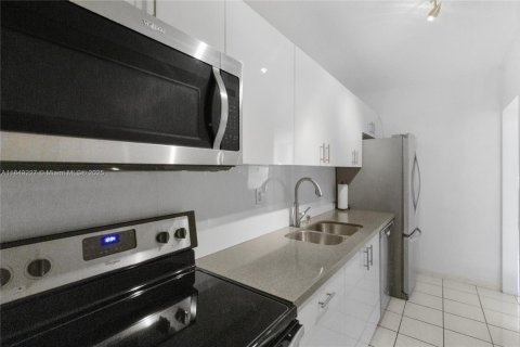 Copropriété à louer à Miami Beach, Floride: 47.84 m2 № 1852081 - photo 9
