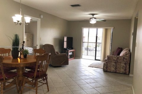 Copropriété à louer à Sunrise, Floride: 3 chambres, 79.71 m2 № 2401652 - photo 2